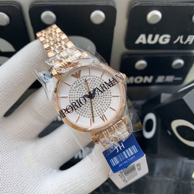 The original Armani Starry Sky women's watch model ar1926 features a gold and Ar1925 silver dial with a diameter of 32mm and a 316 stainless steel strap. Armani Starry Sky's diamonds are made of imported Swarovski crystal diamonds, including regular