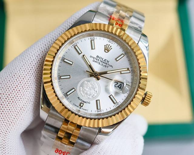 White gold. In response to the demands of consumers, we have carefully designed and launched the latest Rolex Diary series in three years! The the Year of the Loong New Year Edition the Year of the Loong Collection adopts a unique design style. Liter