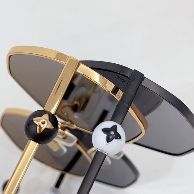 Louis Vuitton * Model: Z1995Usize: 61 mouth17-145