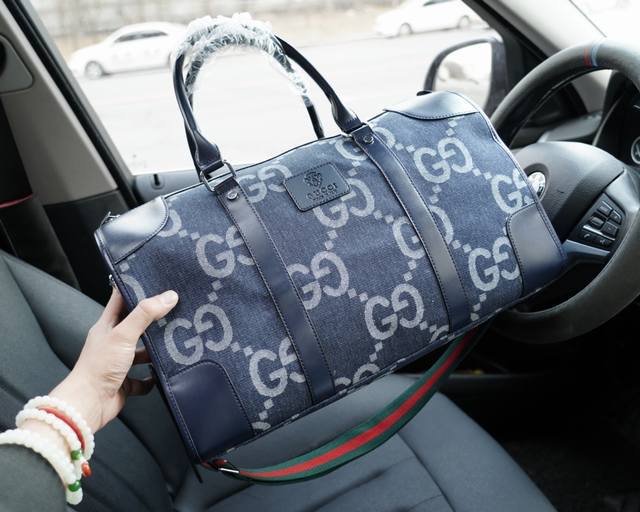 Gucci official website synchronizes high version travel backpacks to compete for global orders with excellent quality. Non market ordinary goods are made of imported fabrics that are classic, wear-resistant, practical, scratch resistant, and truly tr