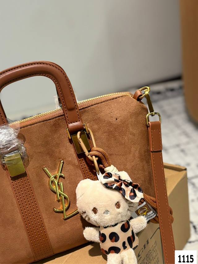 The Ysl handbag with accompanying box is a hot and stylish new item that looks great when you go out. Size 22 17