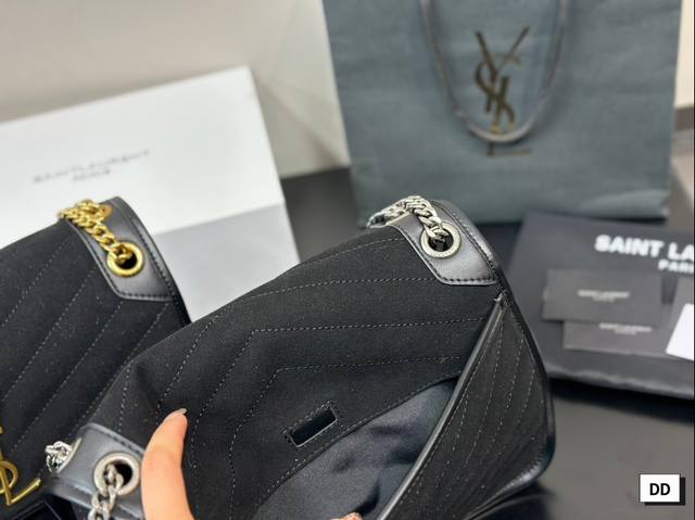 Folding Box Size: 28 * 22cm Large High Order Niki Ysl Niki Leather Soft Texture Matte Leather To be honest, Niki is really suitable for autumn and winter