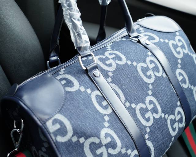 Gucci official website synchronizes high version travel backpacks to compete for global orders with excellent quality. Non market ordinary goods are made of imported fabrics that are classic, wear-resistant, practical, scratch resistant, and truly tr