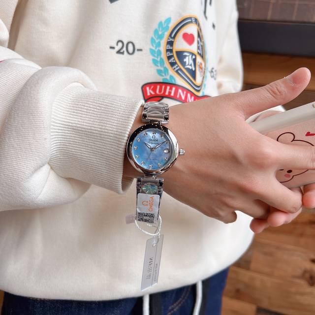 The high version of the highly anticipated Bird's Nest series watch from the Omega Ladymatic Mf factory, featuring white light, rose light, steel leather, and the same price. Made of 316L stainless steel material and featuring an exquisite shell dial