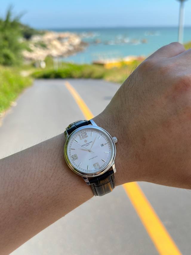 The latest masterpiece of Platinum 2024 Tw, the popular Patek Philippe watch, features a diamond design in its literal numbers and the highest version of advanced automatic wristwatch! Men's wristwatch simple yet atmospheric 40Mm diameter, 31: