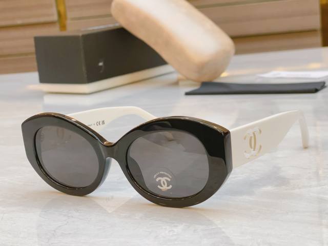 Chanel's new sunglasses. Model: 5528, Size: 53 mouthed 19-140