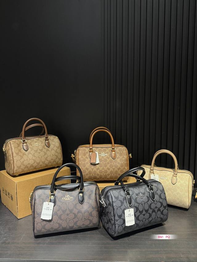 Coach Coach Mini Pillow Bag with Box, New Product Super Cute Mini Boston Small Body, Large Capacity! Size: 25 * 16: