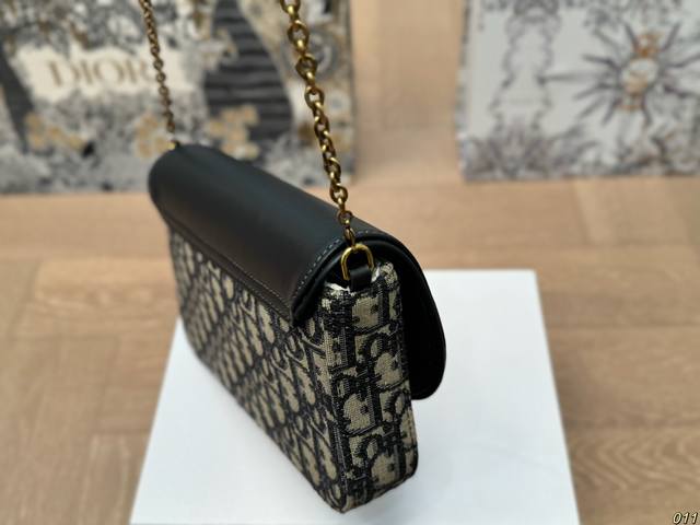 Folding box Dior diorwoc must pay cool and cute cross body bag is not small, just like the price is very high and light, buy it if you like Size 21 13: