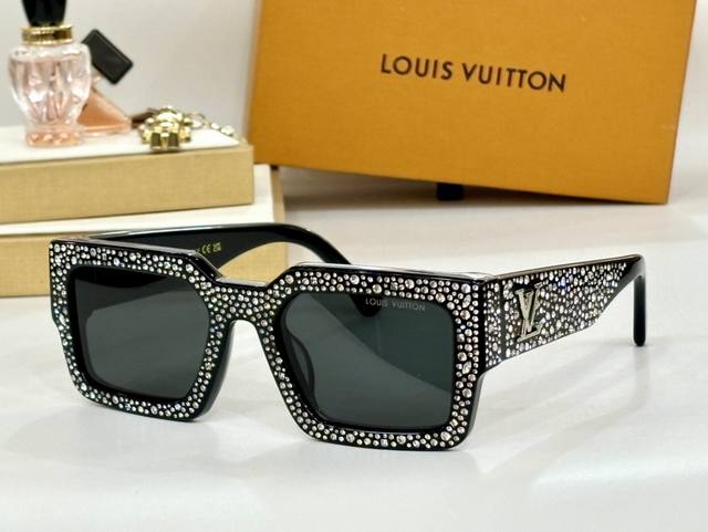 Louis Vuitton * Model: Z2396E Size: 54 ports 22 145