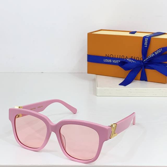 Louis Vuitton * Model: Z2123 Size: 54 Ports 17-140