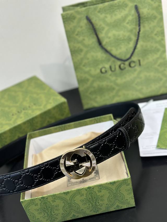 Comes with Gucci belt kit, high-end and elegant, low-key and luxurious, with connotation. It is a must-have item for successful people and is the first choice for personal use