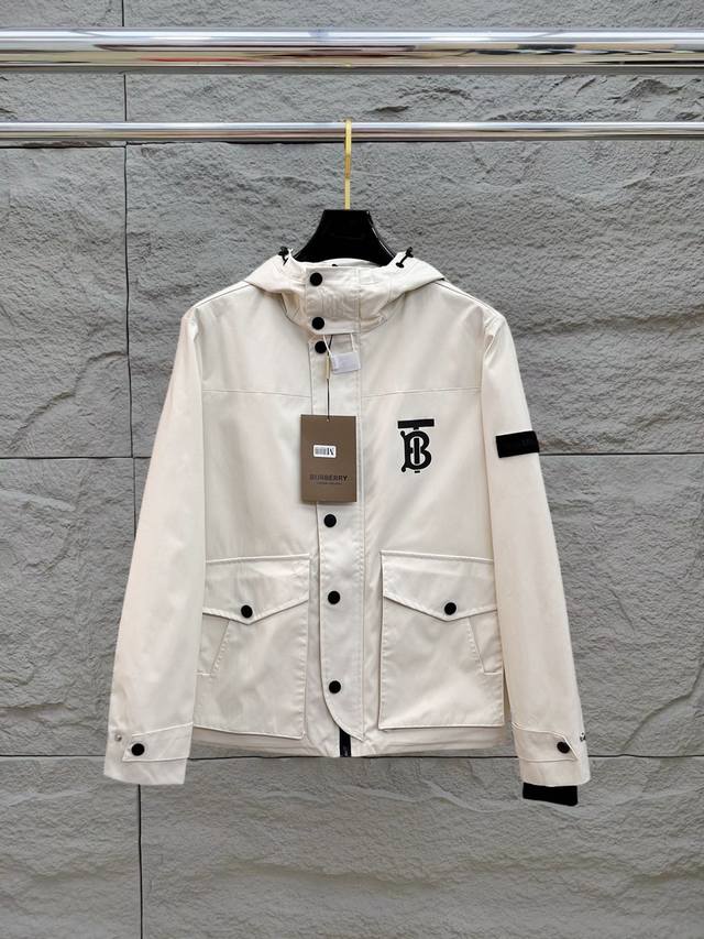 Burberry's new men's jacket for early autumn 2024, the original three standard high-end version is complete! Customized fabrics at the counter have high breathability and comfort, impeccable details, brand element design concept, and professional pur