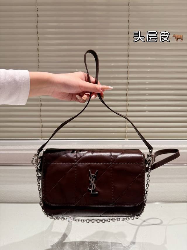 Top of the line original single head layered leather Ysl envelope bag is lazy, casual, and easy to carry, full of surprises on the back and body. A size of 23 16Cm
