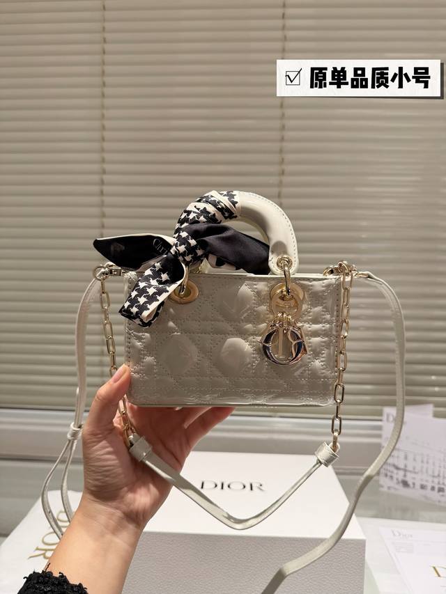 Lacquered leather small Dior Lady Life limited edition bag, new lady Life milky white package that can cure all diseases is not fake. It is really beautiful, the actual product looks better than the photo, Dior Daifei yyds, size small: