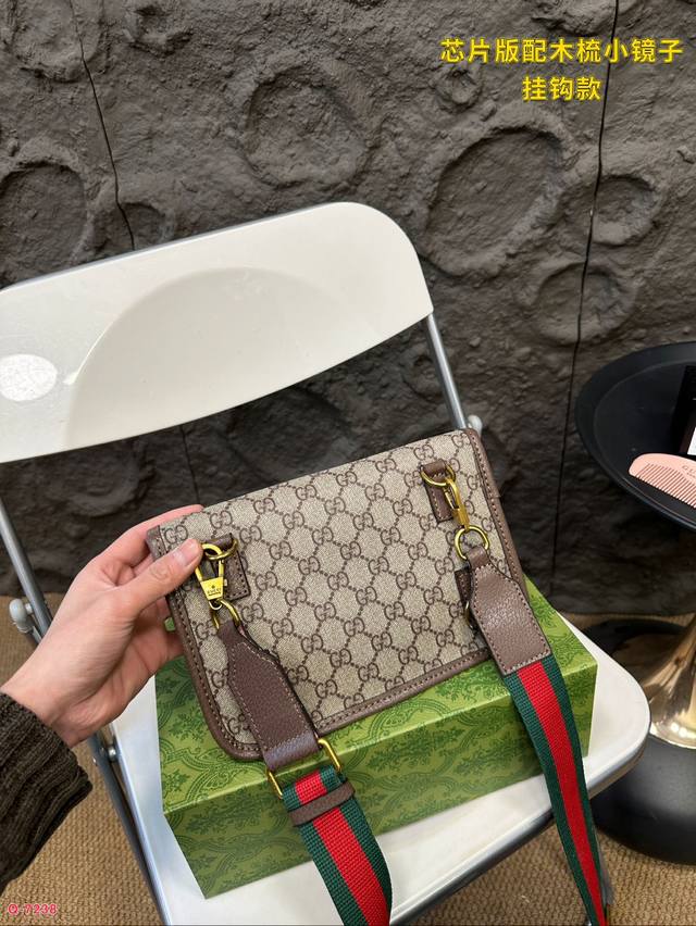 Paired with a folding box, Gucci Cool 24 new four button hook style tiger head waist bag versatile Marmont Cool Tiger head printed shoulder bag slanted women's bag is so beautiful that it is beyond control. This year, it is leading the fashion trend