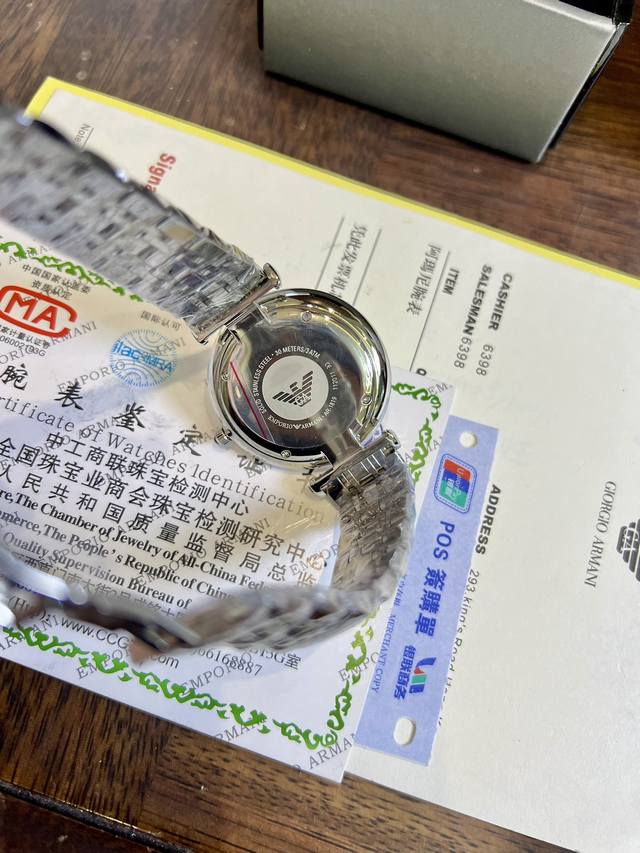 FFFH picture of the same 25 Armani three needle men's watch with full packaging is strongly back in stock. Those who have sold it know how popular this series is. Don't worry about sharing pictures, there is a large amount of stock available, and it