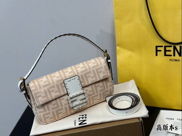 Fendi's new baguette bag with folding box, underarm bag, internet celebrity Vintagef, vintage baguette bag, is probably the most popular bag carried by trendy people. From black to: