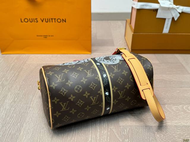 Lvspeedoy custom graffiti pillow bag with unique artistic atmosphere, high aesthetic value, must enter size 30 19: