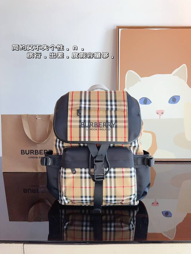 The highly recognizable Burberry brand logo decoration on the Burberry backpack instantly enhances its style and is particularly eye-catching. The shoulder strap design is very comfortable, the width is just right, and the bag capacity is also quite