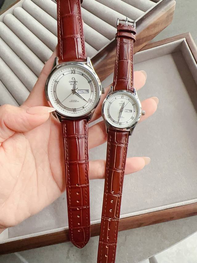 White shell gold shell steel strip 20 classic Omega couple watch double calendar original imported quartz movement mineral glass mirror 316L stainless steel case diameter male 40mm female 30mm thick 8Mm If today's sunshine stops, it will shine: