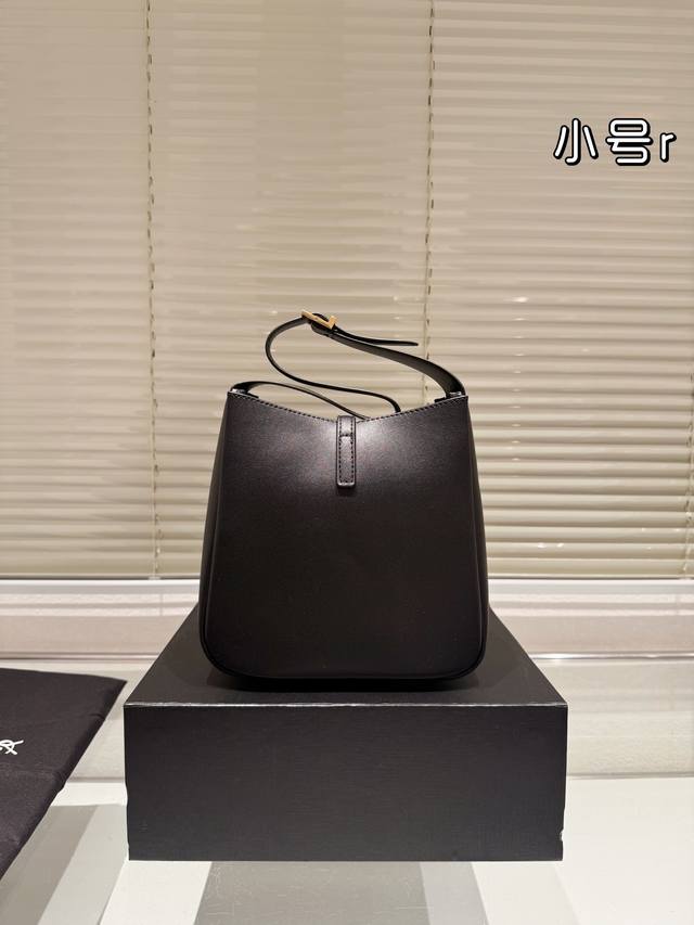 Small original Ysl Saint Laurent shopping bag. I can't help but admire her Ysl Saint Laurent shopping bag. I can't help but admire how beautiful she is. A must-have street item for stylish and trendy women, Ysl Saint Laurent shopping bag with a brand