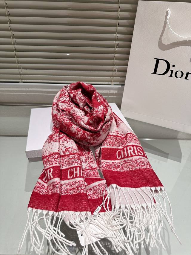 The new autumn and winter college style double-sided scarf has a thick, soft and super versatile feel, making it a fashionable item that can be used as a scarf or shawl! One side is decorated with the 