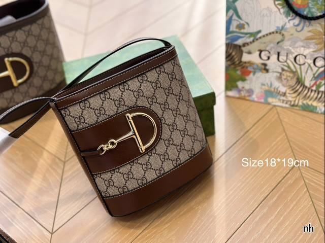 Gucci bucket bag comes with no age limit! Shoulder strap adjustable length size 18 * 19: