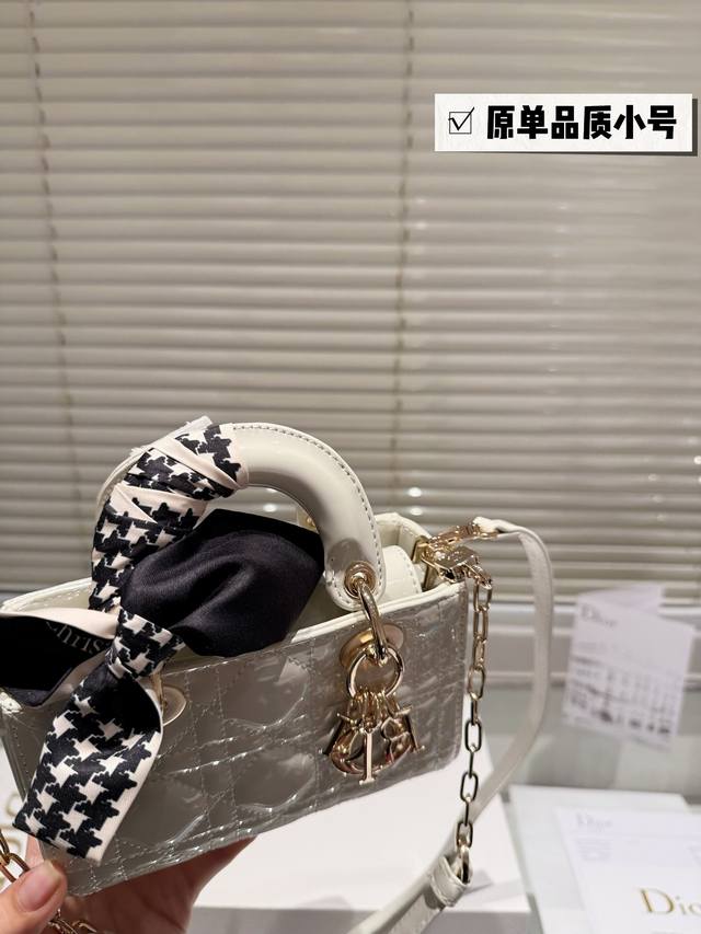 Lacquered leather small Dior Lady Life limited edition bag, new lady Life milky white package that can cure all diseases is not fake. It is really beautiful, the actual product looks better than the photo, Dior Daifei yyds, size small: