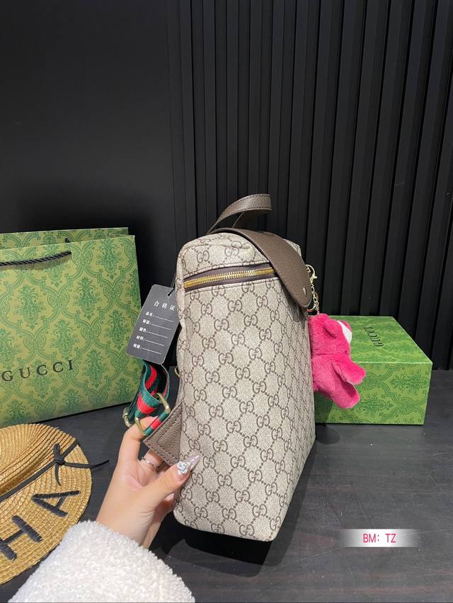 Gucci Large Capacity Taiwan Imported PVC Ultra HD Hardware Logo Logo, Dedicated Inner Inner Inner Inner for Traveling Search Gg Backpack Size: 26 * 28