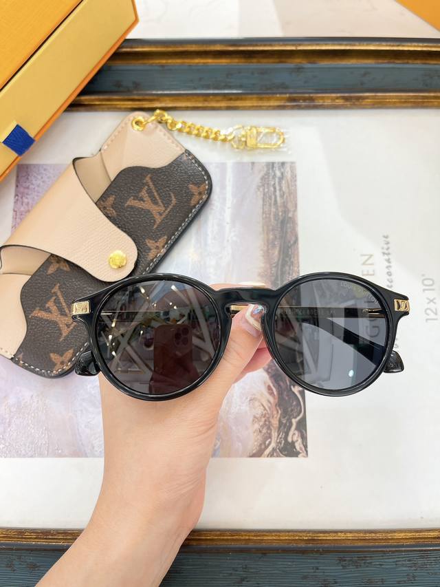 Louis Vuitton * Model: Z3108U Size: 60 Ports 16-145