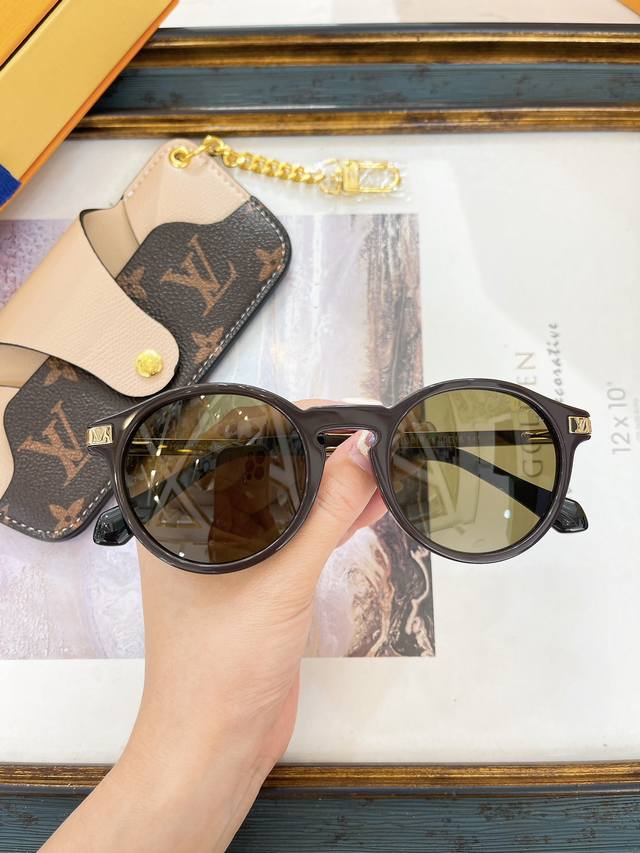 Louis Vuitton * Model: Z3108U Size: 60 Ports 16-145