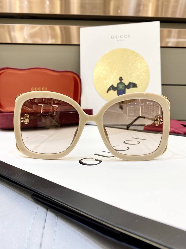 Gucc * Gg1021S Size: 56 Ports 18-135