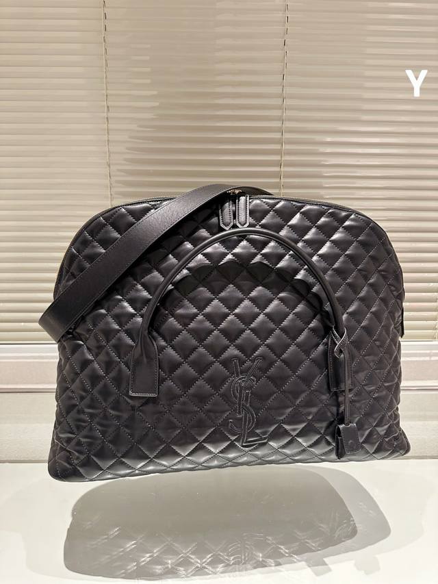 Ysl's new es Bag travel bag is simply a must-have for trendsetters! It looks so good! It's suitable for both men and women to travel with just one bag. Size 58cm