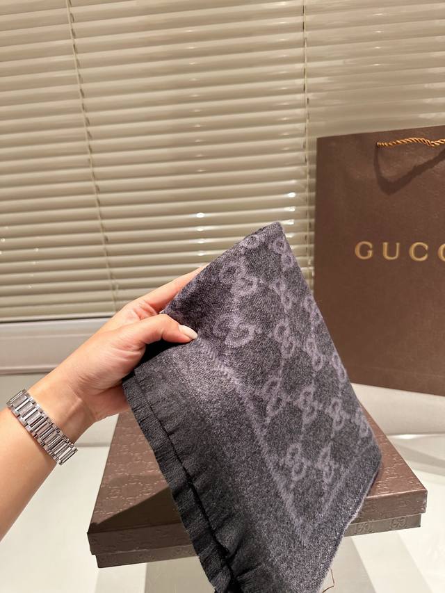 High end cashmere scarf gift box Guqi classic scarf made of real materials! This scarf is suitable for spring, autumn, and winter! It looks great as a shawl! Brighten skin tone! The upper body effect has a very strong aura, with a soft and textured f