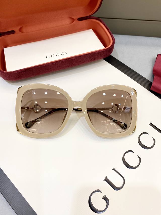 Gucc * Gg1021S Size: 56 Ports 18-135