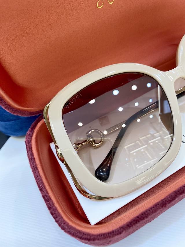 Gucc * Gg1021S Size: 56 Ports 18-135