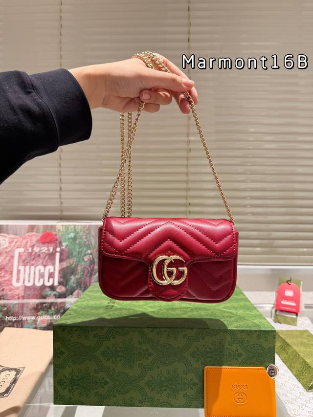 Gucci is a color savvy Ankara red brand. This time, the new ancora red Zundou loves the color of cherries, paired with a rose gold double G logo. Babies who like retro and low saturation colors must buy it. 16: