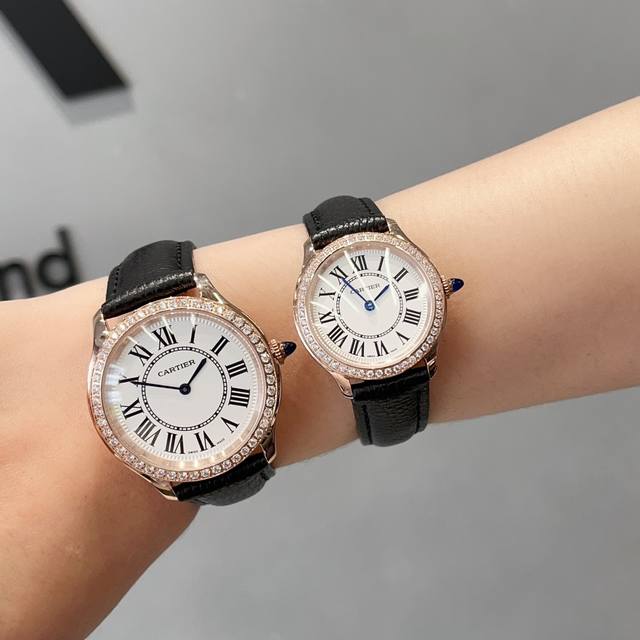 White Shell Gold Diamond 30 Cartier Ronde Must London Series Quartz Watch! The all-new London rondemust series watch has a refreshed dial: the bezel is more plump and rounded, and the silver sandblasted dial is equipped with a minute and second