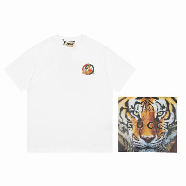 Style number A92-1 size XS-S-M-L black and white unisex Gucci x PALACE spring/summer collaboration double G gold triangle short sleeved T-shirt Gucci and the well-known street fashion brand Palace in the UK: