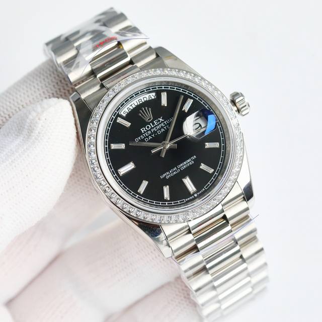 White steel full gold round diamond with 50 square diamonds and 100 Rolex Weekly Diary 36 Series 1 paired with 2836 movement, stable and reliable quality; 2. Same thickness as the original 11Mm ultra-thin: surface diameter 36Mm; Correction for other