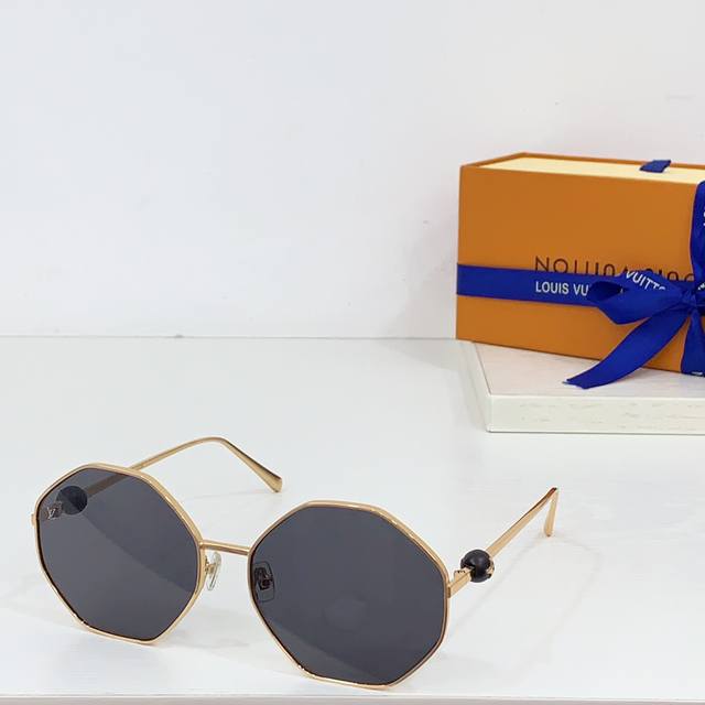 Louis Vuitton * Model: Z1995Usize: 61 mouth17-145