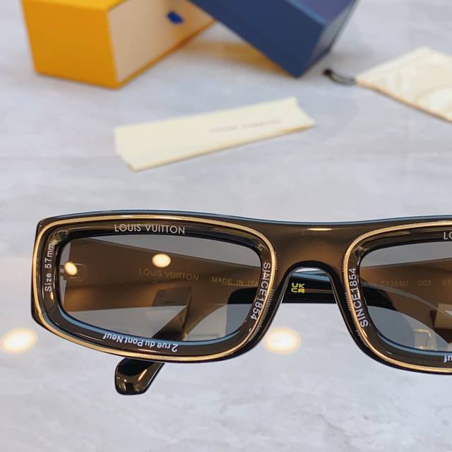 Louis Vuitton New Sunglasses, Model: Z2388E, Size: 57 Port 24-145