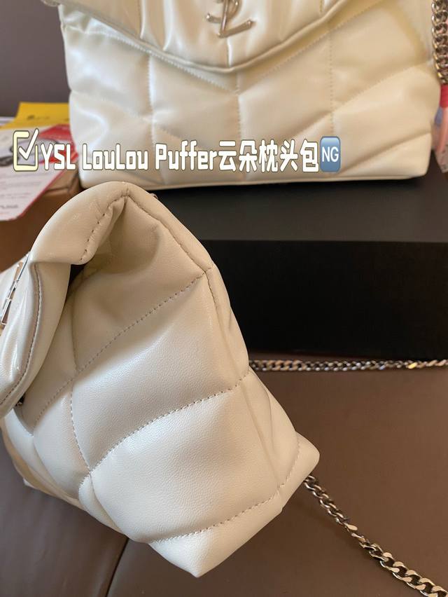 Comes with pendant and gift box Ysl Loulou Puffer Cloud Pillow Bag Loulou is extremely popular at the counter this year. It is soft, comfortable, and chubby in appearance, like holding a marshmallow. It has a high aesthetic value and practicality. Fu