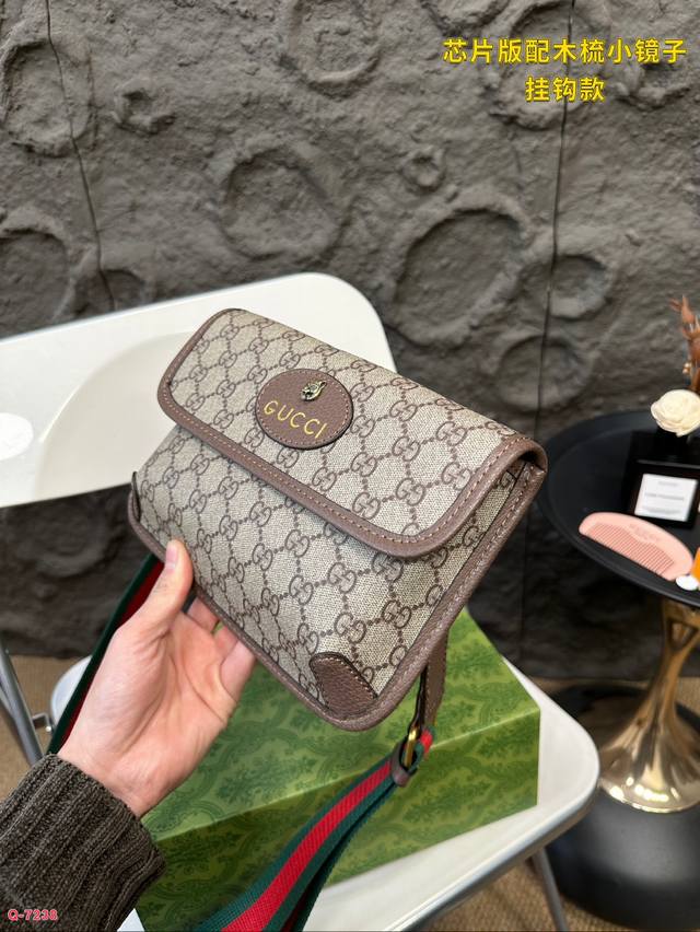 Paired with a folding box, Gucci Cool 24 new four button hook style tiger head waist bag versatile Marmont Cool Tiger head printed shoulder bag slanted women's bag is so beautiful that it is beyond control. This year, it is leading the fashion trend