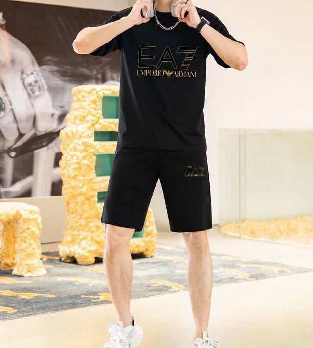 Armani Fat Gospel 2024 Official Website Same Style World renowned luxury brand The summer men's double silk high-quality product set adopts imported original fabric, which is a trendy and versatile item of the season. Concise and elegant, precise