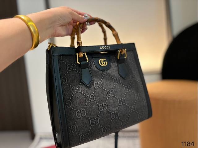 Box size 26.23 Cool Bamboo Knot Tote Bag Gucci easily interprets retro fashion bag shape is quite wide, simple but not simple, does not require too much decoration, daily matching with suits and t-shirts can fully reflect the sense of luxury