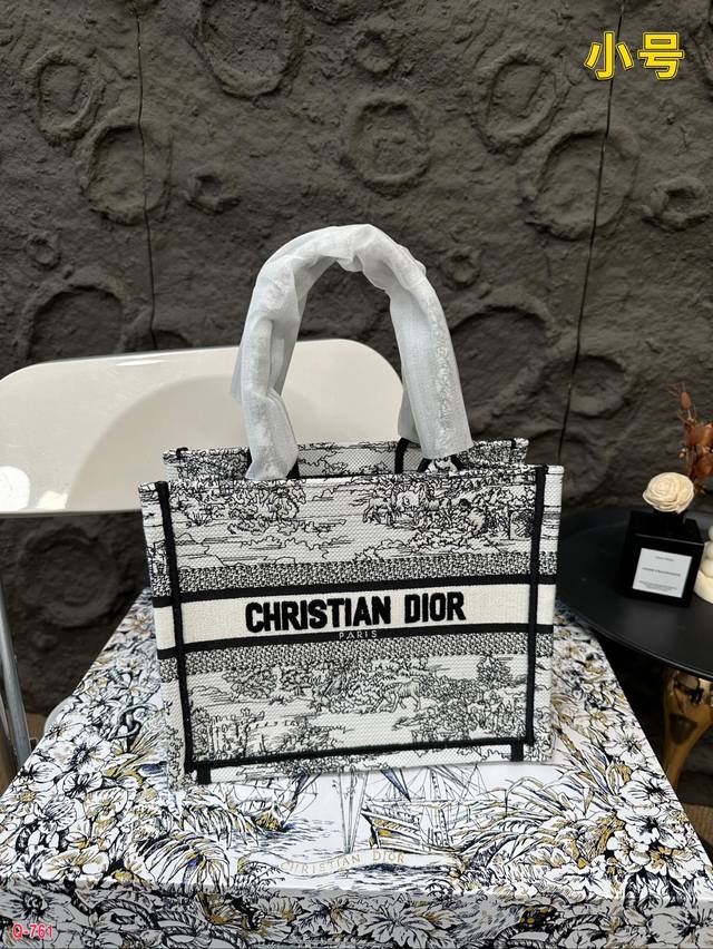 Small size 21.20cm, medium size 35.27cm, large size 41.34cm, original single Dior shopping bag with folding box. This year's heavyweight counter classic explosive will be different from handsome and elegant: