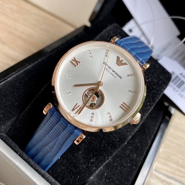 Armani mechanical women's watch has arrived!! Classic and minimalist Italian style, with a transparent heart on the exposed movement, imported cowhide strap with original buckle mineral crystal mirror 30 meters waterproof, fully manual winding mechan