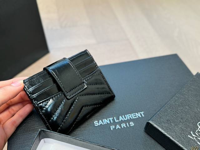The latest model of Saint Laurent YSL counter with box matching has made a hot debut! Exquisite workmanship, comparable to a counter! Multi functional small wallet card bag with multiple card slots is a fashionable and beautiful must-have, super prac
