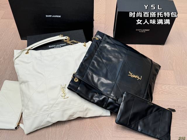 Saint Laurent ysl Tote bag hidden Rocket appears! I am particularly satisfied with the commuting bag and have been tempted ten thousand times!! Super Super Super Rocket's commuting bag texture is really wow highly recommended!!! Size 36 36
